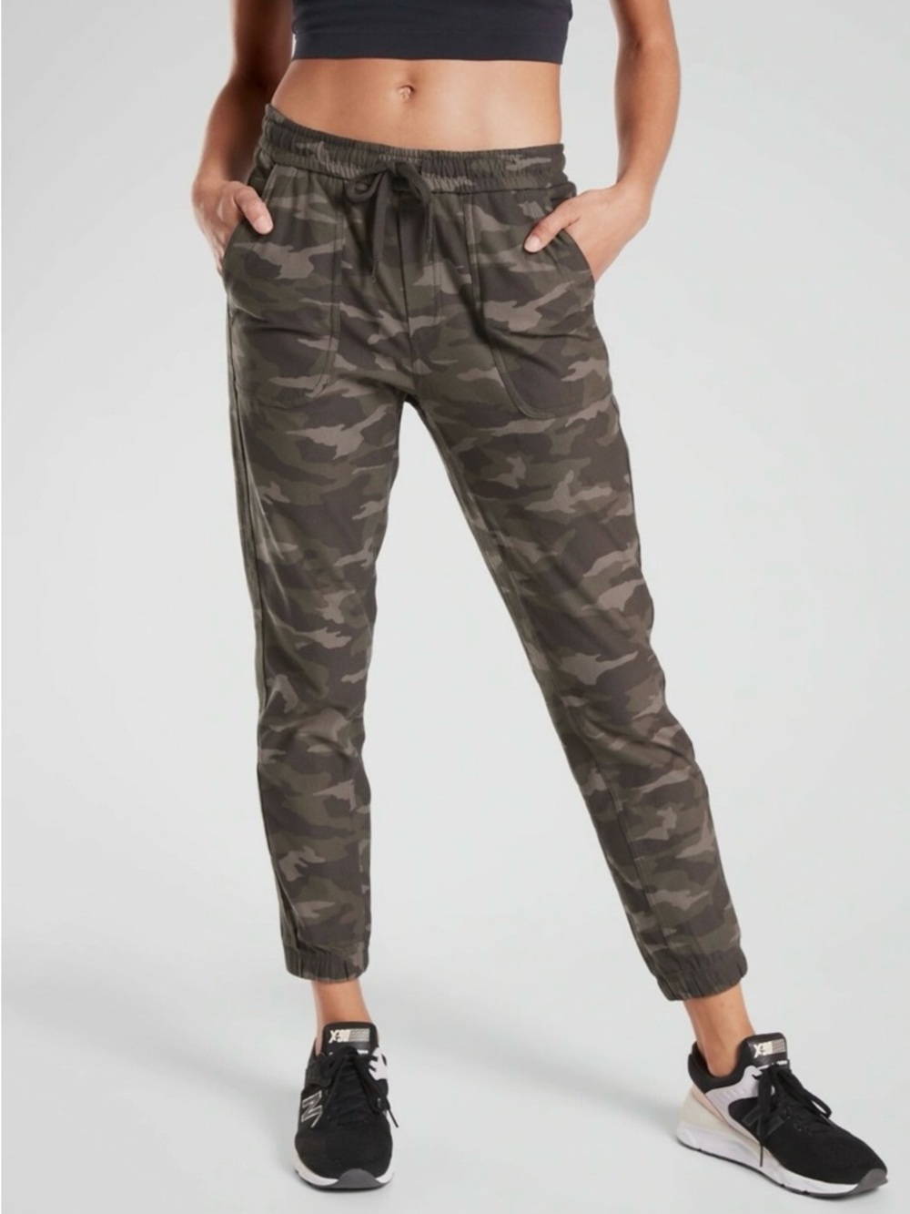Athleta Camo Farallon Pant. Olive Camo. Size 6.